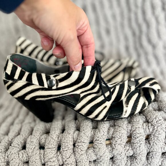 Chanii B Coco Zebra Black & White Heel Sandals Size 7.5 - Picture 7 of 16